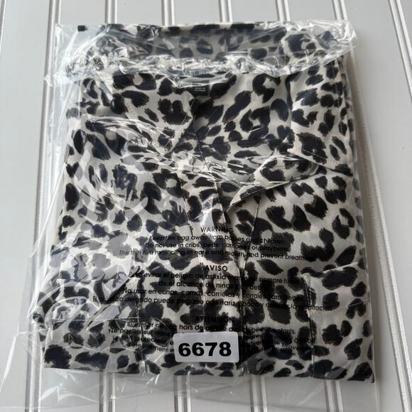 Talbots size L Animal print Buttondown blouse Roll Tab Sleeve - Picture 9 of 9